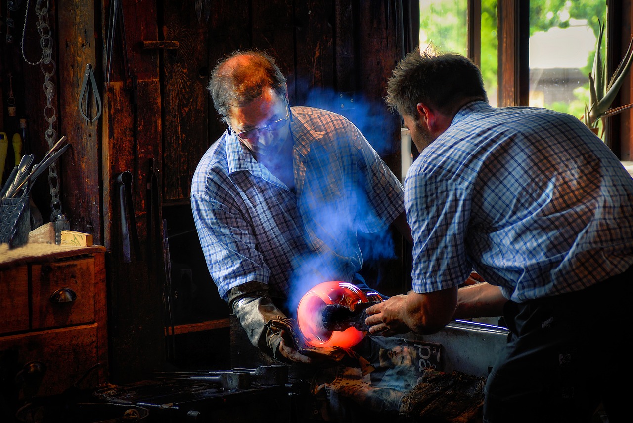 glassblowing, glassblower, glass-6917877.jpg